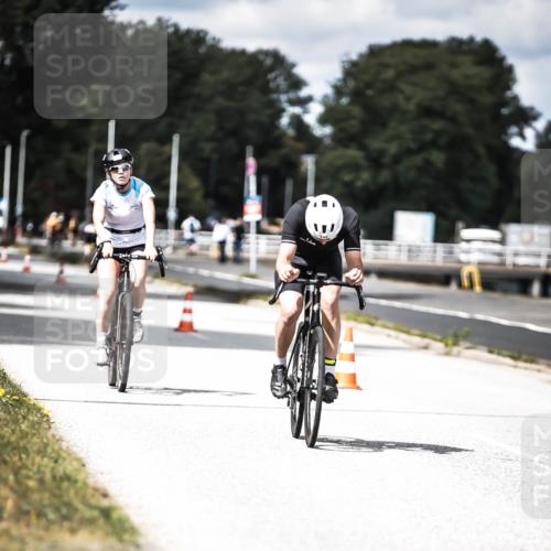 16.08.2026 - KN Förde Triathlon 2026 H.Heesch http://msf.ph/oto/9990388 16.08.2026 13:26:01 Radfahren 726, 731 meine-sportfotos.de