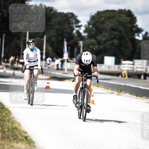 16.08.2026 - KN Förde Triathlon 2026 H.Heesch http://msf.ph/oto/9990389 16.08.2026 13:26:01 Radfahren 726, 731 meine-sportfotos.de
