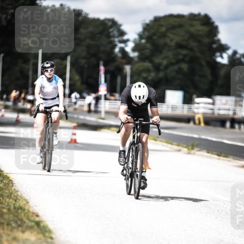 16.08.2026 - KN Förde Triathlon 2026 H.Heesch http://msf.ph/oto/9990390 16.08.2026 13:26:01 Radfahren 726, 731 meine-sportfotos.de