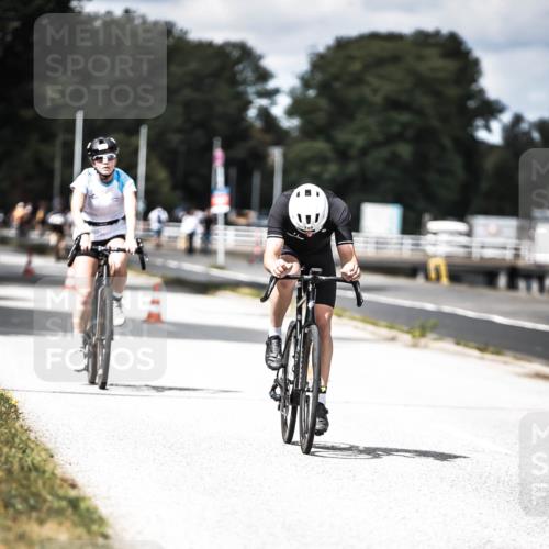 16.08.2026 - KN Förde Triathlon 2026 H.Heesch http://msf.ph/oto/9990391 16.08.2026 13:26:01 Radfahren 726, 731 meine-sportfotos.de