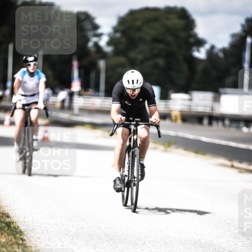 16.08.2026 - KN Förde Triathlon 2026 H.Heesch http://msf.ph/oto/9990395 16.08.2026 13:26:01 Radfahren 726, 731 meine-sportfotos.de