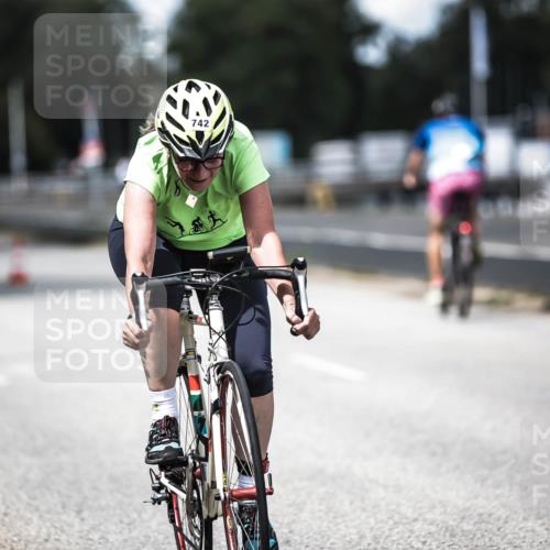 16.08.2026 - KN Förde Triathlon 2026 H.Heesch http://msf.ph/oto/9990520 16.08.2026 13:26:36 Radfahren 715, 742 meine-sportfotos.de