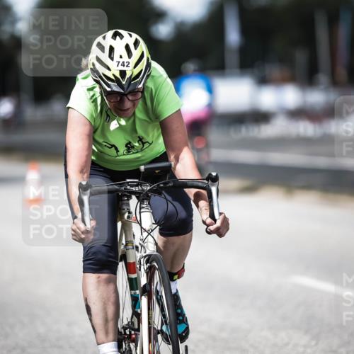 16.08.2026 - KN Förde Triathlon 2026 H.Heesch http://msf.ph/oto/9990525 16.08.2026 13:26:36 Radfahren 715, 742 meine-sportfotos.de