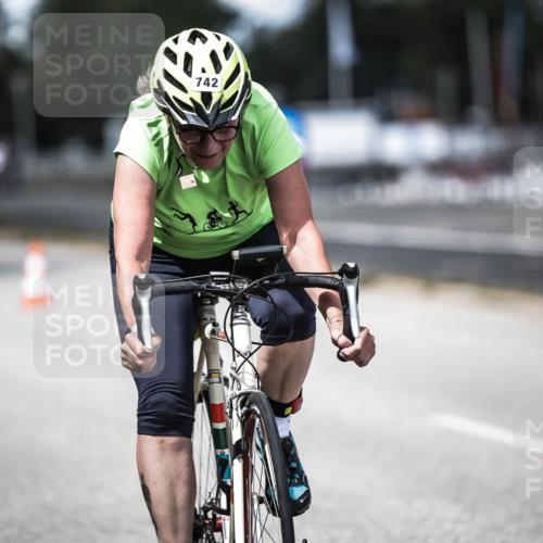 16.08.2026 - KN Förde Triathlon 2026 H.Heesch http://msf.ph/oto/9990526 16.08.2026 13:26:36 Radfahren 715, 742 meine-sportfotos.de