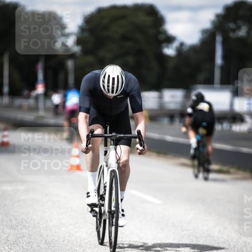 16.08.2026 - KN Förde Triathlon 2026 H.Heesch http://msf.ph/oto/9990528 16.08.2026 13:26:39 Radfahren 566, 715, 742 meine-sportfotos.de