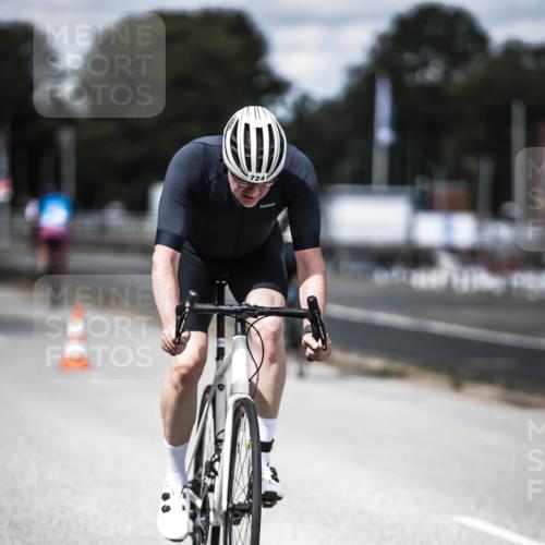 16.08.2026 - KN Förde Triathlon 2026 H.Heesch http://msf.ph/oto/9990534 16.08.2026 13:26:39 Radfahren 566, 715, 742 meine-sportfotos.de