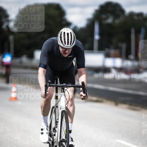 16.08.2026 - KN Förde Triathlon 2026 H.Heesch http://msf.ph/oto/9990535 16.08.2026 13:26:39 Radfahren 566, 715, 742 meine-sportfotos.de