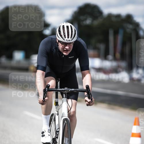 16.08.2026 - KN Förde Triathlon 2026 H.Heesch http://msf.ph/oto/9990539 16.08.2026 13:26:39 Radfahren 566, 715, 742 meine-sportfotos.de