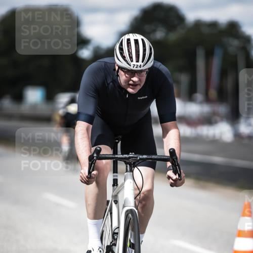 16.08.2026 - KN Förde Triathlon 2026 H.Heesch http://msf.ph/oto/9990540 16.08.2026 13:26:39 Radfahren 566, 715, 742 meine-sportfotos.de