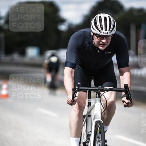 16.08.2026 - KN Förde Triathlon 2026 H.Heesch http://msf.ph/oto/9990541 16.08.2026 13:26:39 Radfahren 566, 715, 742 meine-sportfotos.de