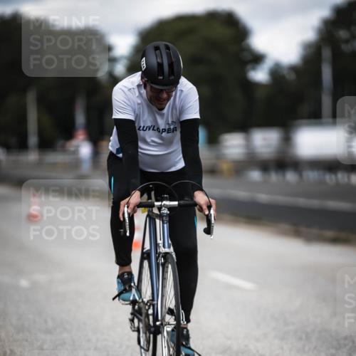 16.08.2026 - KN Förde Triathlon 2026 H.Heesch http://msf.ph/oto/9990683 16.08.2026 13:28:29 Radfahren 609, 709, 717, 734 meine-sportfotos.de