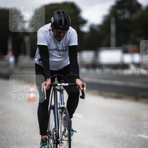 16.08.2026 - KN Förde Triathlon 2026 H.Heesch http://msf.ph/oto/9990687 16.08.2026 13:28:29 Radfahren 609, 709, 717, 734 meine-sportfotos.de