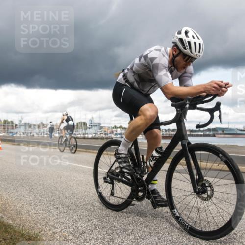 16.08.2026 - KN Förde Triathlon 2026 H.Heesch http://msf.ph/oto/9991487 16.08.2026 13:18:52 Radfahren 565, 704, 719, 725 meine-sportfotos.de