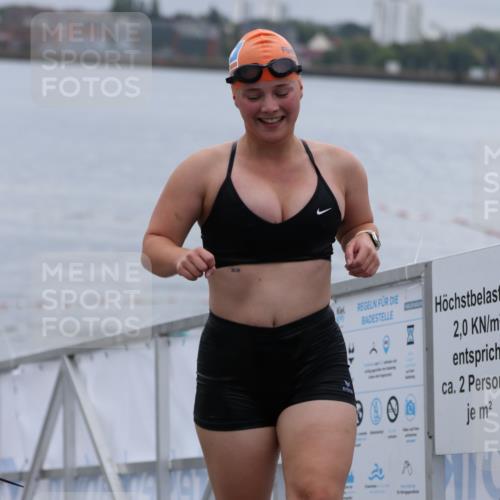 16.08.2026 - KN Förde Triathlon 2026 Antke Förster http://msf.ph/oto/9992406 16.08.2026 09:13:32 Schwimmen 108, 131, 108, 123, 124, 148, 185 meine-sportfotos.de