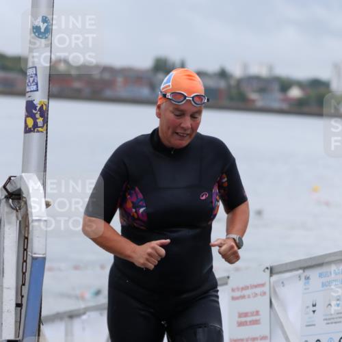 16.08.2026 - KN Förde Triathlon 2026 Antke Förster http://msf.ph/oto/9992411 16.08.2026 09:13:35 Schwimmen 108, 124, 131, 120, 123, 148, 185 meine-sportfotos.de