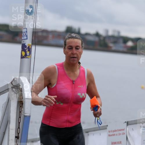 16.08.2026 - KN Förde Triathlon 2026 Antke Förster http://msf.ph/oto/9992607 16.08.2026 09:18:13 Schwimmen 126, 156, 163, 171, 176, 190, 191, 178, 189, 192, 203 meine-sportfotos.de