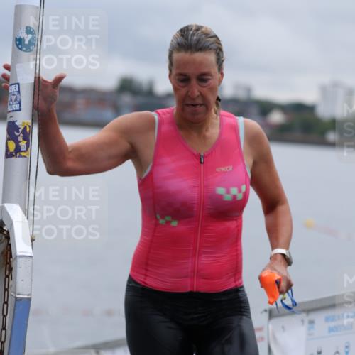 16.08.2026 - KN Förde Triathlon 2026 Antke Förster http://msf.ph/oto/9992609 16.08.2026 09:18:13 Schwimmen 126, 156, 163, 171, 176, 190, 191, 178, 189, 192, 203 meine-sportfotos.de