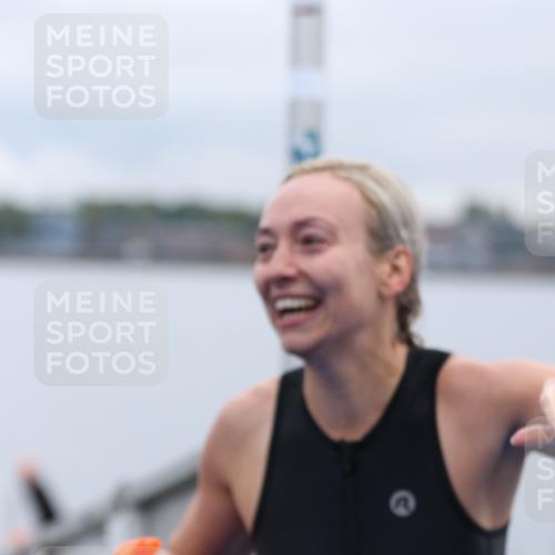 16.08.2026 - KN Förde Triathlon 2026 Antke Förster http://msf.ph/oto/9992757 16.08.2026 09:21:40 Schwimmen 213, 235, 248, 188, 202, 215, 229, 242 meine-sportfotos.de