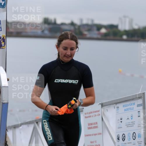 16.08.2026 - KN Förde Triathlon 2026 Antke Förster http://msf.ph/oto/9992761 16.08.2026 09:21:50 Schwimmen 202, 213, 235, 188, 215, 217, 229, 232, 242 meine-sportfotos.de