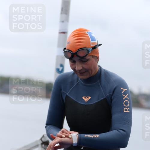 16.08.2026 - KN Förde Triathlon 2026 Antke Förster http://msf.ph/oto/9992879 16.08.2026 09:24:13 Schwimmen 244, 246, 251, 238 meine-sportfotos.de