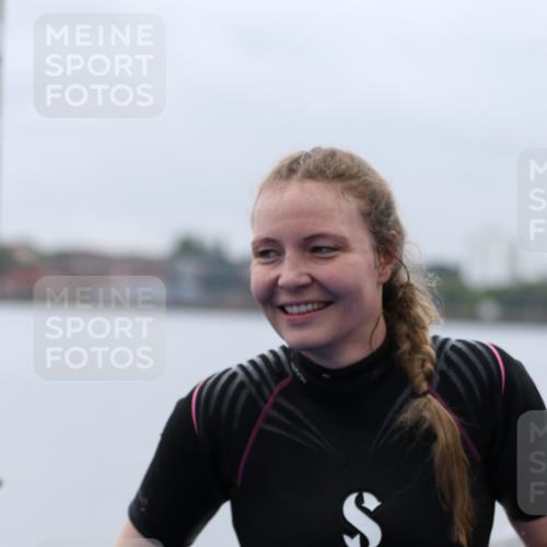 16.08.2026 - KN Förde Triathlon 2026 Antke Förster http://msf.ph/oto/9992887 16.08.2026 09:24:27 Schwimmen 238, 244, 251, 228 meine-sportfotos.de