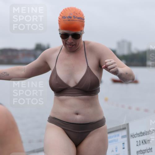 16.08.2026 - KN Förde Triathlon 2026 Antke Förster http://msf.ph/oto/9992998 16.08.2026 09:27:37 Schwimmen 128, 132, 263, 266, 256 meine-sportfotos.de