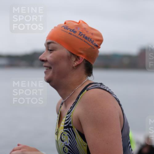 16.08.2026 - KN Förde Triathlon 2026 Antke Förster http://msf.ph/oto/9993025 16.08.2026 09:29:24 Schwimmen 233, 234, 260, 267 meine-sportfotos.de