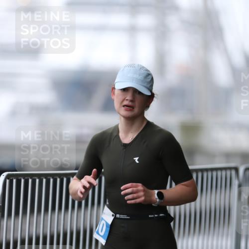 16.08.2026 - KN Förde Triathlon 2026 Antke Förster http://msf.ph/oto/9993321 16.08.2026 10:08:53 Laufen  meine-sportfotos.de