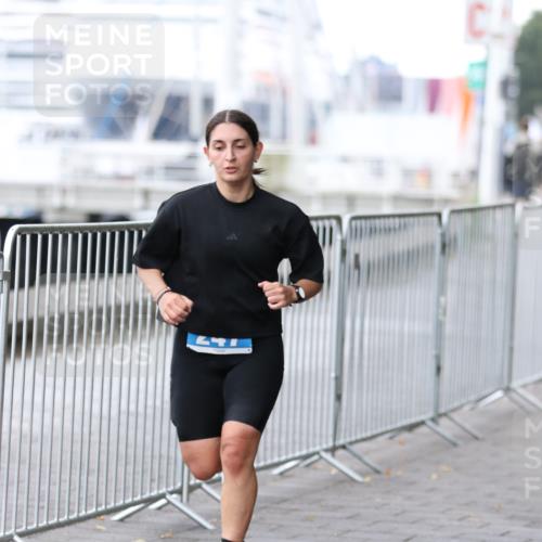 16.08.2026 - KN Förde Triathlon 2026 Antke Förster http://msf.ph/oto/9993943 16.08.2026 10:22:18 Laufen  meine-sportfotos.de