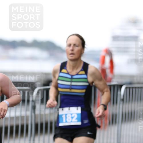 16.08.2026 - KN Förde Triathlon 2026 Antke Förster http://msf.ph/oto/9994036 16.08.2026 10:24:21 Laufen  meine-sportfotos.de