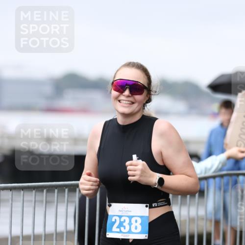 16.08.2026 - KN Förde Triathlon 2026 Antke Förster http://msf.ph/oto/9994311 16.08.2026 10:30:45 Laufen  meine-sportfotos.de