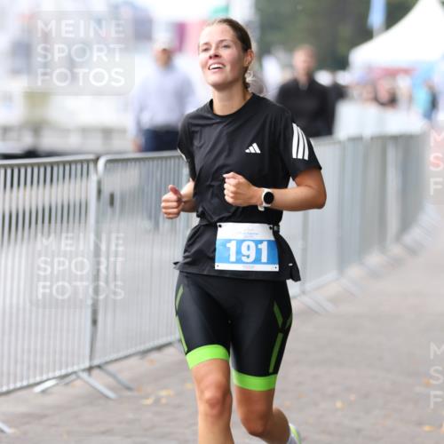 16.08.2026 - KN Förde Triathlon 2026 Antke Förster http://msf.ph/oto/9994600 16.08.2026 10:37:10 Laufen  meine-sportfotos.de