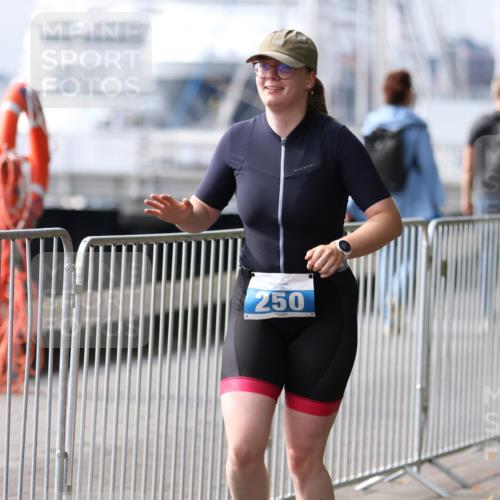 16.08.2026 - KN Förde Triathlon 2026 Antke Förster http://msf.ph/oto/9994641 16.08.2026 10:38:55 Laufen  meine-sportfotos.de