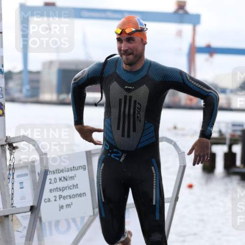 16.08.2026 - KN Förde Triathlon 2026 Antke Förster http://msf.ph/oto/9995313 16.08.2026 10:55:18 Schwimmen 221, 317, 320, 323 meine-sportfotos.de