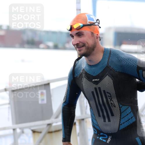 16.08.2026 - KN Förde Triathlon 2026 Antke Förster http://msf.ph/oto/9995316 16.08.2026 10:55:19 Schwimmen 221, 317, 323, 320, 323 meine-sportfotos.de