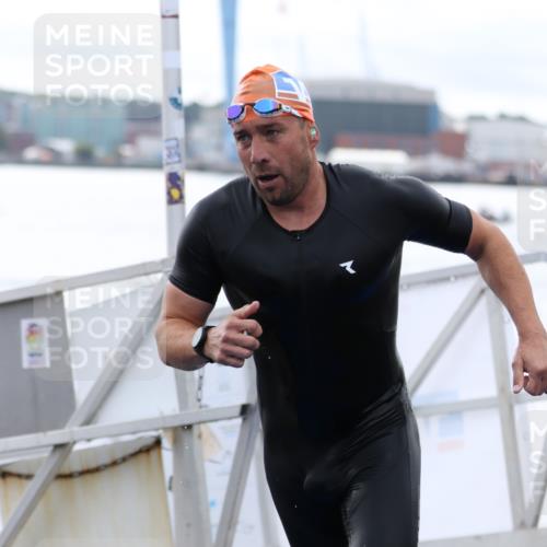 16.08.2026 - KN Förde Triathlon 2026 Antke Förster http://msf.ph/oto/9995321 16.08.2026 10:55:24 Schwimmen 221, 317, 320, 323, 320, 327, 329 meine-sportfotos.de