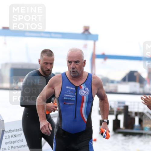 16.08.2026 - KN Förde Triathlon 2026 Antke Förster http://msf.ph/oto/9995328 16.08.2026 10:55:50 Schwimmen 327, 329, 321, 324 meine-sportfotos.de