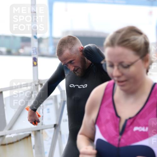 16.08.2026 - KN Förde Triathlon 2026 Antke Förster http://msf.ph/oto/9995330 16.08.2026 10:55:51 Schwimmen 327, 329, 321, 324 meine-sportfotos.de