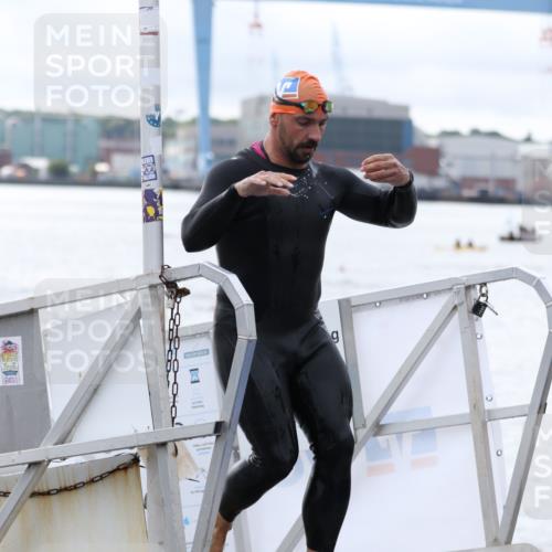 16.08.2026 - KN Förde Triathlon 2026 Antke Förster http://msf.ph/oto/9995375 16.08.2026 10:57:03 Schwimmen 337, 343, 306, 345 meine-sportfotos.de