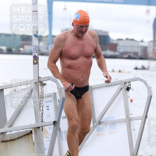 16.08.2026 - KN Förde Triathlon 2026 Antke Förster http://msf.ph/oto/9995381 16.08.2026 10:57:30 Schwimmen 306, 322 meine-sportfotos.de