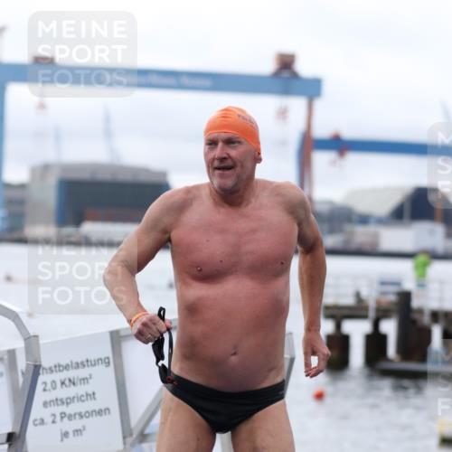 16.08.2026 - KN Förde Triathlon 2026 Antke Förster http://msf.ph/oto/9995384 16.08.2026 10:57:31 Schwimmen 306, 322 meine-sportfotos.de