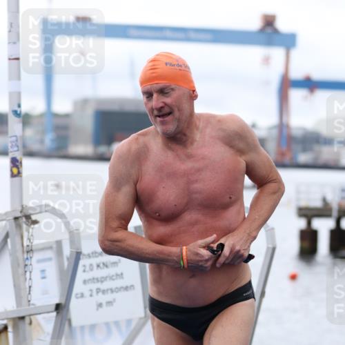16.08.2026 - KN Förde Triathlon 2026 Antke Förster http://msf.ph/oto/9995385 16.08.2026 10:57:32 Schwimmen 306, 322 meine-sportfotos.de