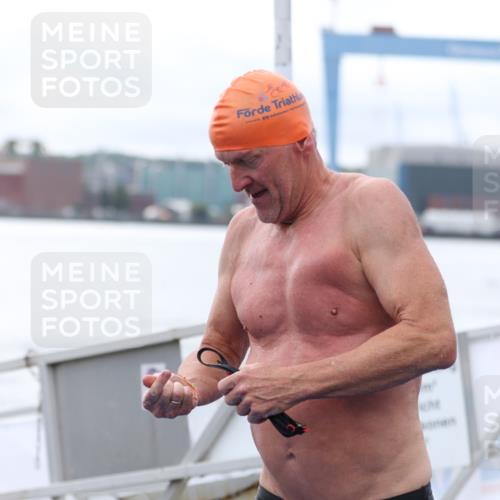 16.08.2026 - KN Förde Triathlon 2026 Antke Förster http://msf.ph/oto/9995386 16.08.2026 10:57:32 Schwimmen 306, 322 meine-sportfotos.de