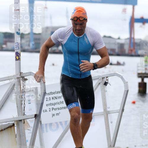 16.08.2026 - KN Förde Triathlon 2026 Antke Förster http://msf.ph/oto/9995388 16.08.2026 10:57:55 Schwimmen 322, 322, 355, 363 meine-sportfotos.de