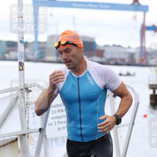 16.08.2026 - KN Förde Triathlon 2026 Antke Förster http://msf.ph/oto/9995390 16.08.2026 10:57:56 Schwimmen 322, 331, 355, 363 meine-sportfotos.de