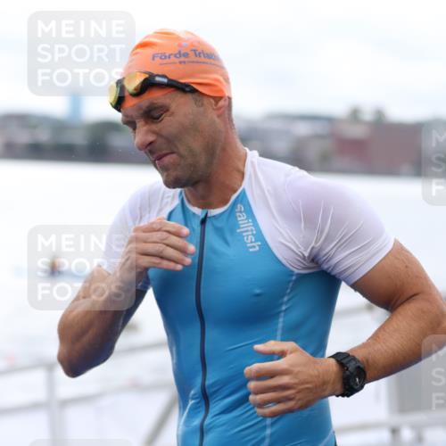 16.08.2026 - KN Förde Triathlon 2026 Antke Förster http://msf.ph/oto/9995393 16.08.2026 10:57:56 Schwimmen 322, 331, 355, 363 meine-sportfotos.de