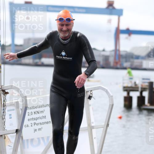 16.08.2026 - KN Förde Triathlon 2026 Antke Förster http://msf.ph/oto/9995430 16.08.2026 10:59:04 Schwimmen 328, 348, 350, 361, 371, 349, 358, 371 meine-sportfotos.de