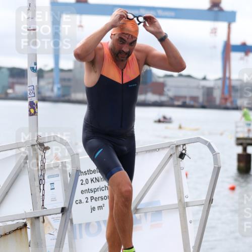 16.08.2026 - KN Förde Triathlon 2026 Antke Förster http://msf.ph/oto/9995435 16.08.2026 10:59:15 Schwimmen 328, 348, 349, 371, 358 meine-sportfotos.de