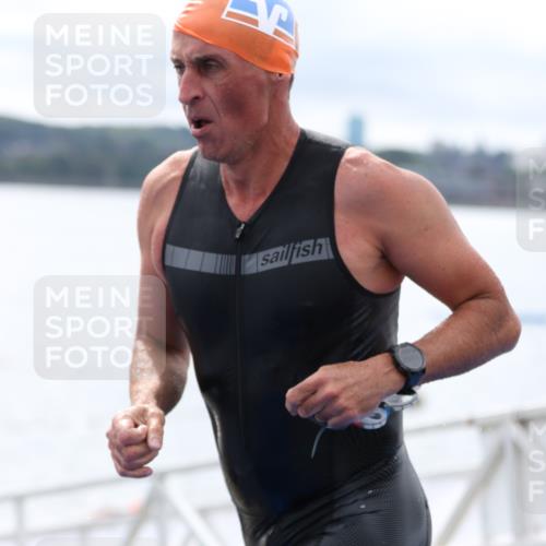 16.08.2026 - KN Förde Triathlon 2026 Antke Förster http://msf.ph/oto/9995455 16.08.2026 10:59:45 Schwimmen 358, 804, 346, 354, 372 meine-sportfotos.de