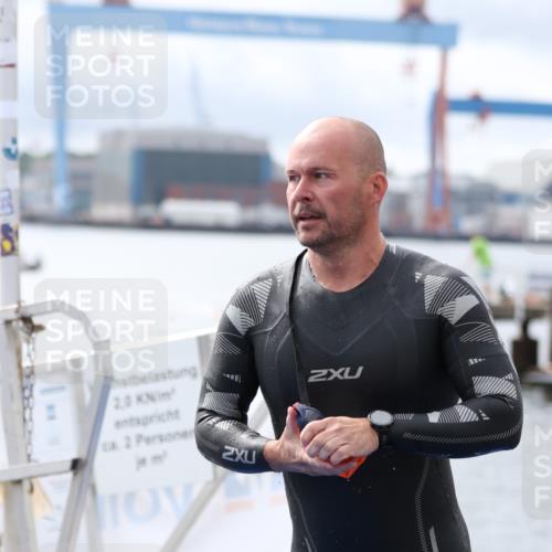 16.08.2026 - KN Förde Triathlon 2026 Antke Förster http://msf.ph/oto/9995553 16.08.2026 11:01:43 Schwimmen 353, 364, 365, 375, 377, 382, 369, 376, 383 meine-sportfotos.de
